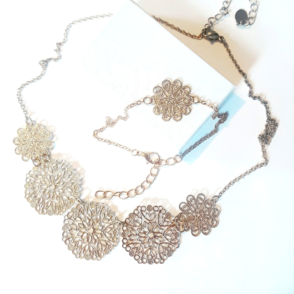 Gold Necklace And Bracelet Jewelry Set